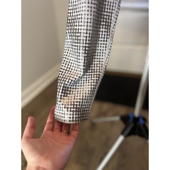 Peloton women’s leggings- Large- NWT-Show UP foil color - Picture 9 of 16